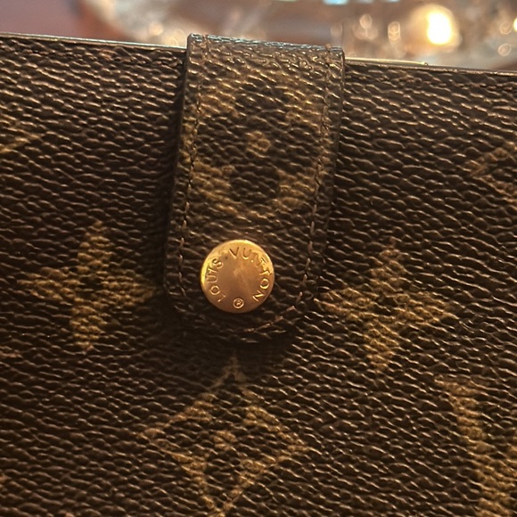 Preowned Authentic LV wallet - Picture 6 of 17